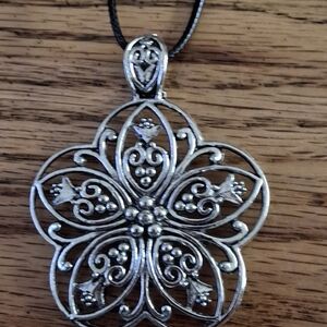 Large FoSilver Floral Pendant Necklace